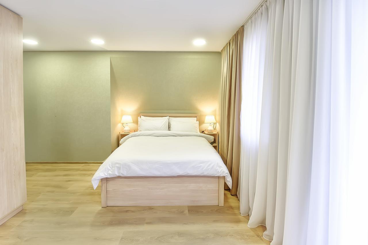 Green Corner Hotel Тбілісі Екстер'єр фото