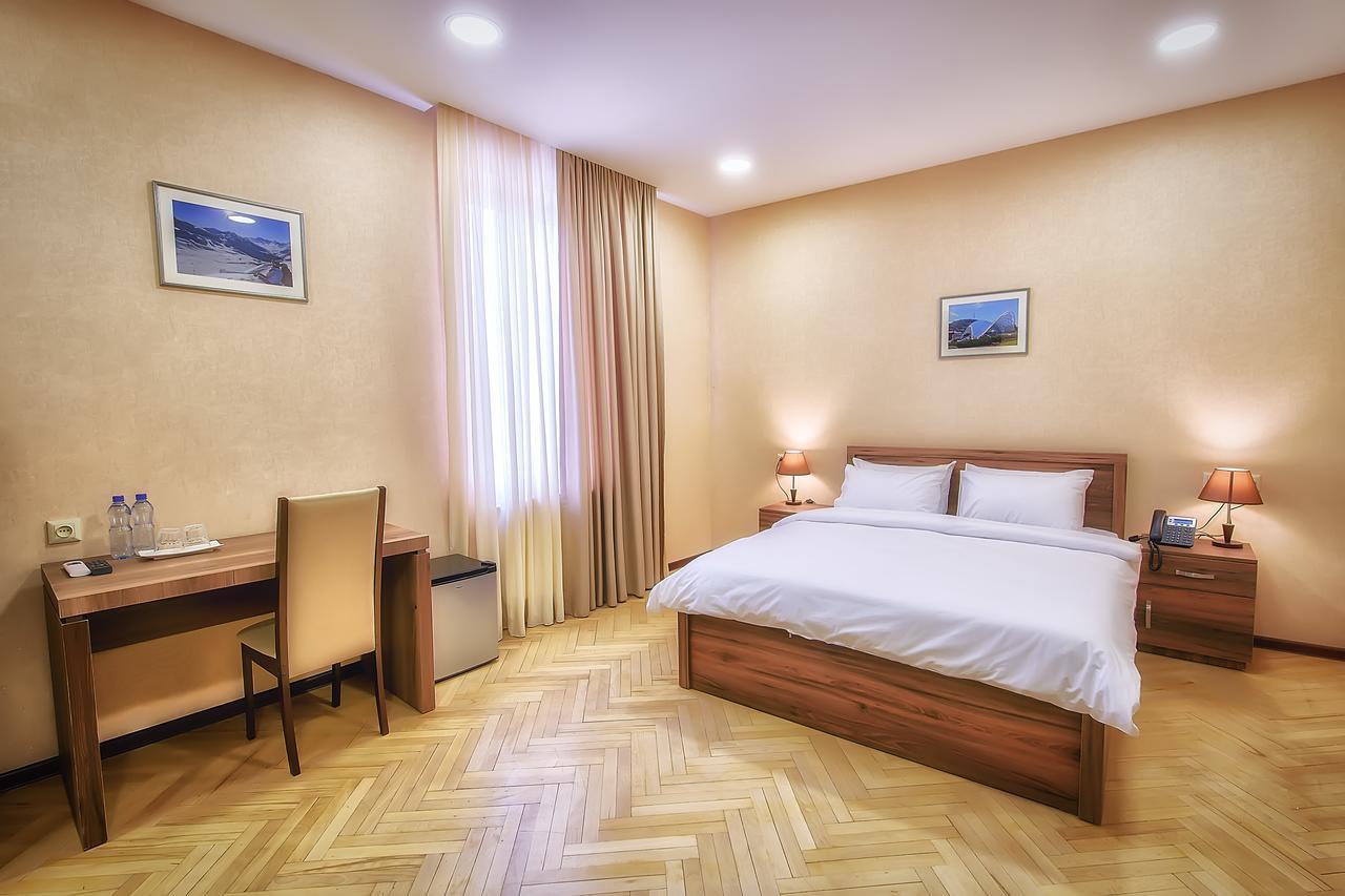 Green Corner Hotel Тбілісі Екстер'єр фото