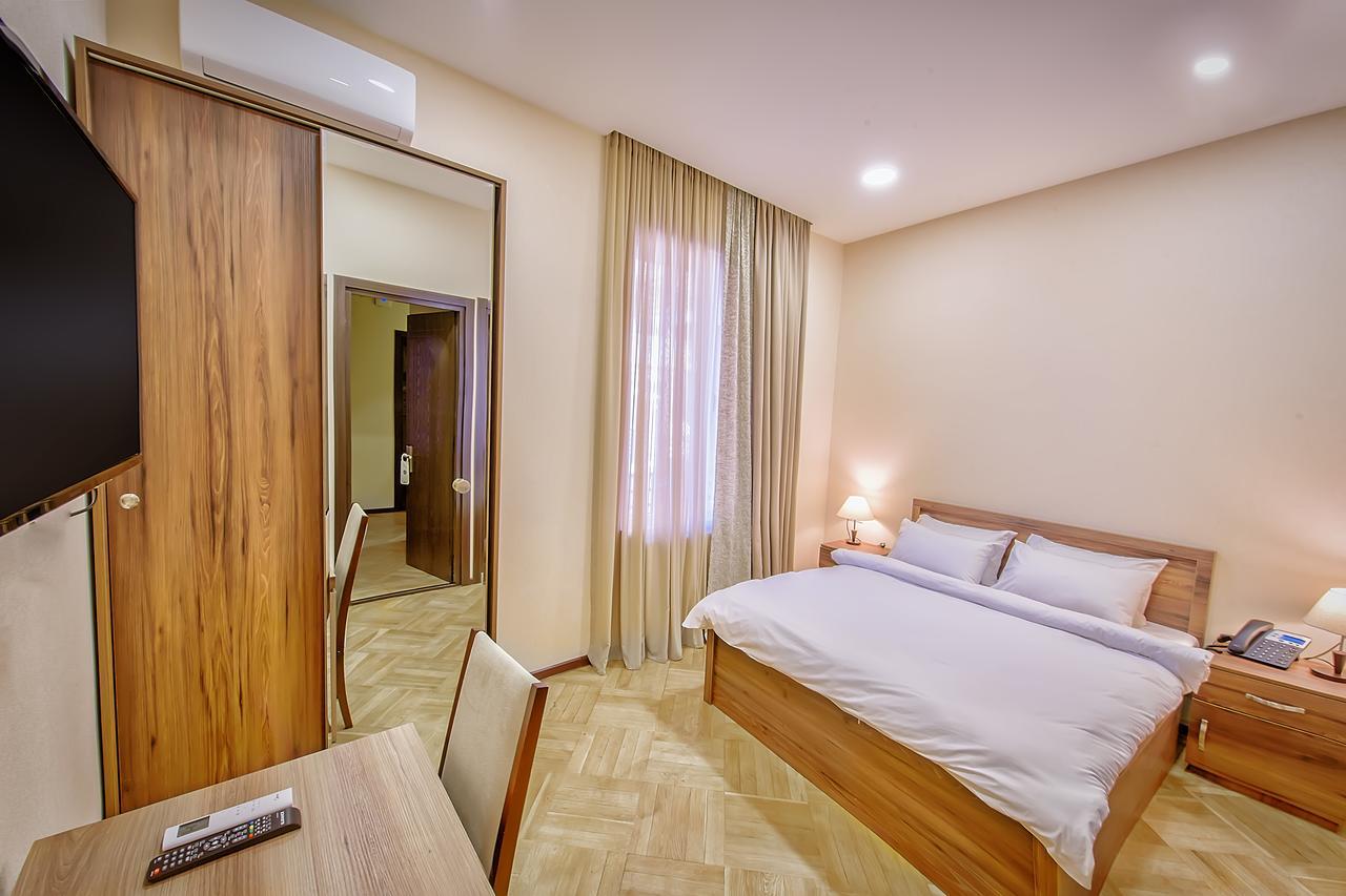 Green Corner Hotel Тбілісі Екстер'єр фото
