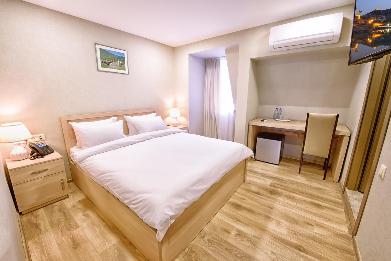 Green Corner Hotel Тбілісі Екстер'єр фото