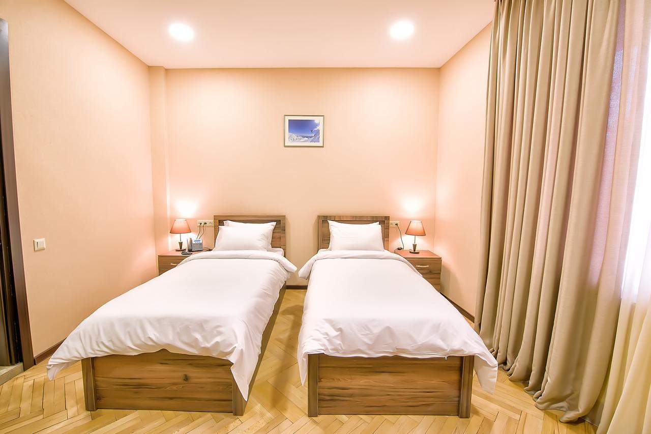 Green Corner Hotel Тбілісі Екстер'єр фото