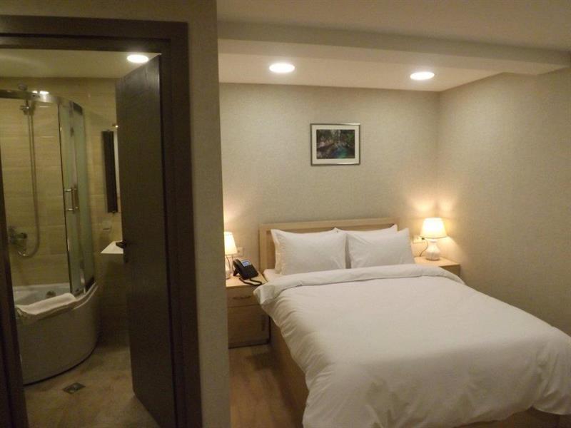 Green Corner Hotel Тбілісі Екстер'єр фото